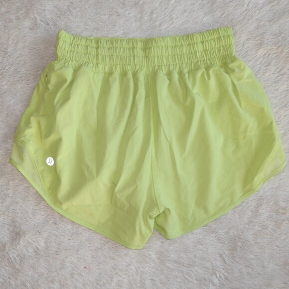 Women's Size 2 Lululemon Hotty Hot High-Rise Lined Short 2.5" Inseam, Like New - Picture 2 of 6
